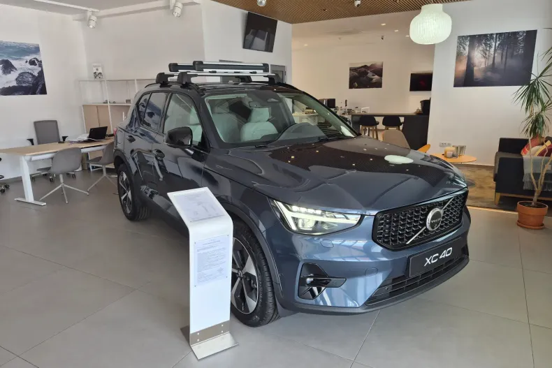 Volvo XC40 din 2026 cu 5 km - oferta VOL222548 - foto 1