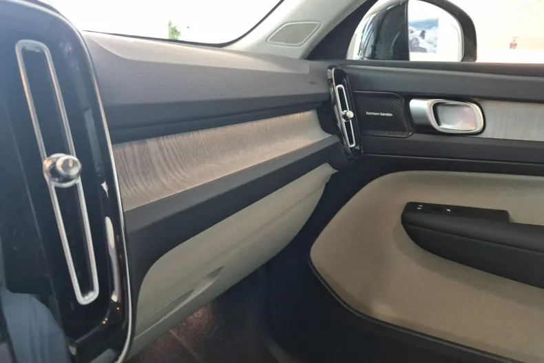Volvo XC40 din 2026 cu 5 km - oferta VOL222548 - foto 28