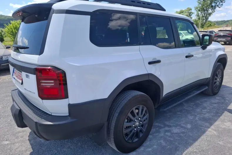 Toyota Land Cruiser 250 din 2024 cu 10.900 km - oferta TOY222633 - foto 7