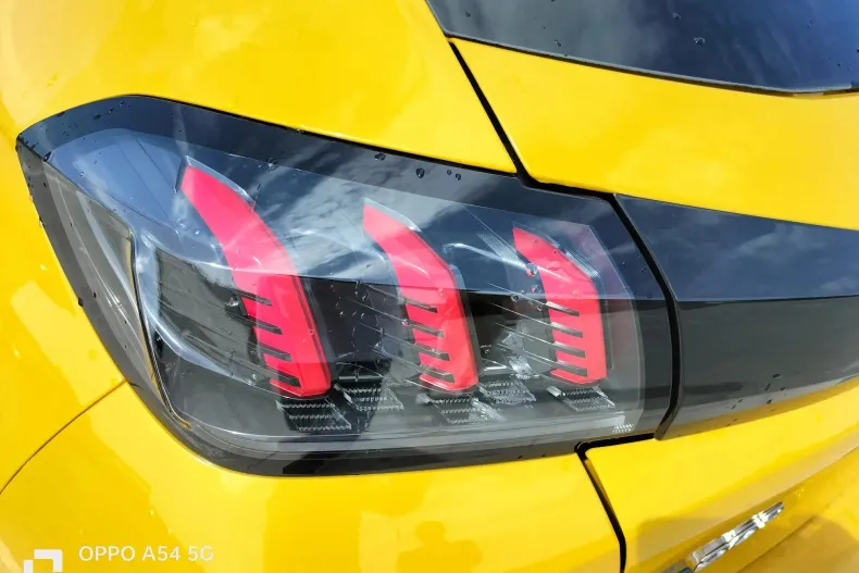 Peugeot 208 din 2023 cu 54 km - oferta PEU222635 - foto 10