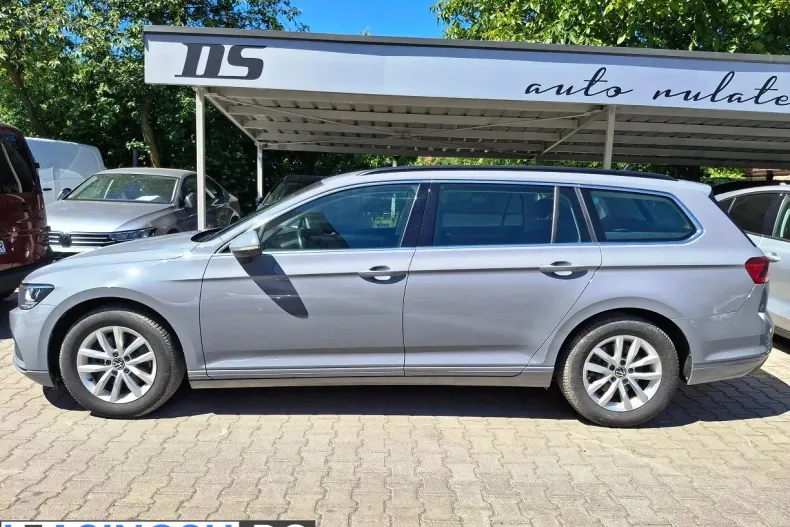 Volkswagen Passat din 2023 cu 83.229 km - oferta VOL222643 - foto 3