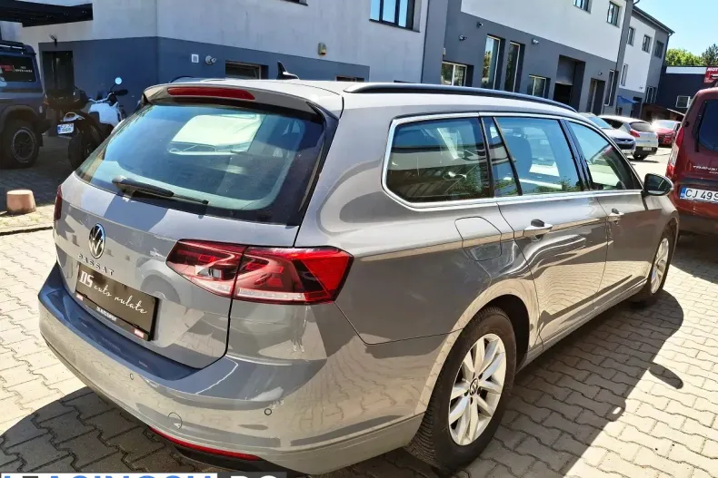 Volkswagen Passat din 2023 cu 83.229 km - oferta VOL222643 - foto 5