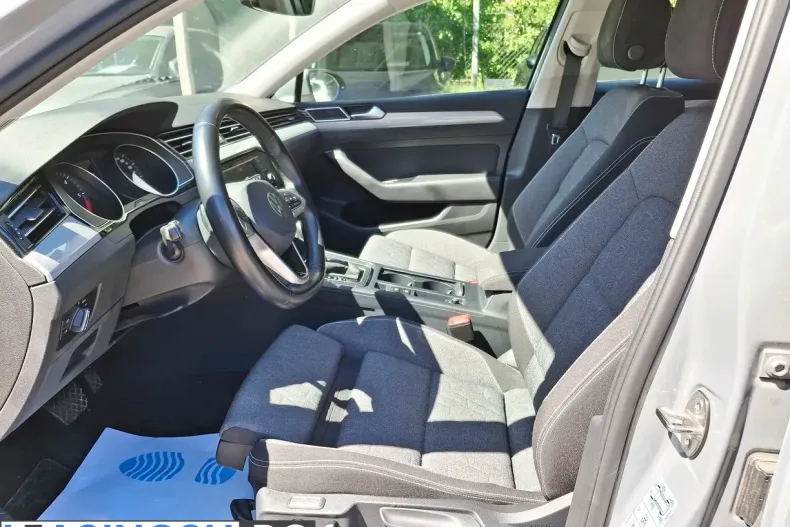 Volkswagen Passat din 2023 cu 83.229 km - oferta VOL222643 - foto 8