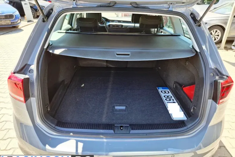 Volkswagen Passat din 2023 cu 83.229 km - oferta VOL222643 - foto 10