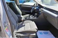 Volkswagen Passat din 2023 cu 83.229 km - oferta VOL222643 - foto 12
