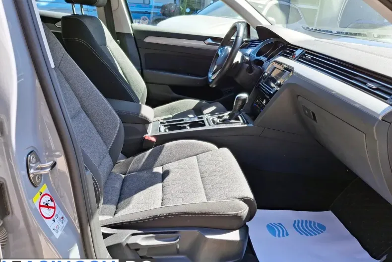 Volkswagen Passat din 2023 cu 83.229 km - oferta VOL222643 - foto 12