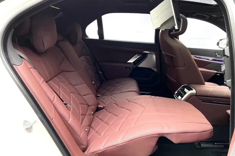 BMW 740d (Seria 7) din 2025 cu 24.875 km - oferta BMW222688 - foto 4