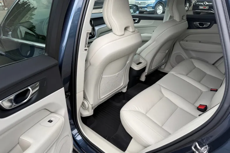 Volvo XC60 din 2021 cu 102.688 km - oferta VOL222712 - foto 7