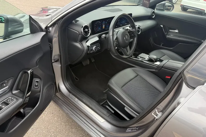 Mercedes-Benz CLA 200 (Clasa CLA) din 2020 cu 100.643 km - oferta MER222713 - foto 4