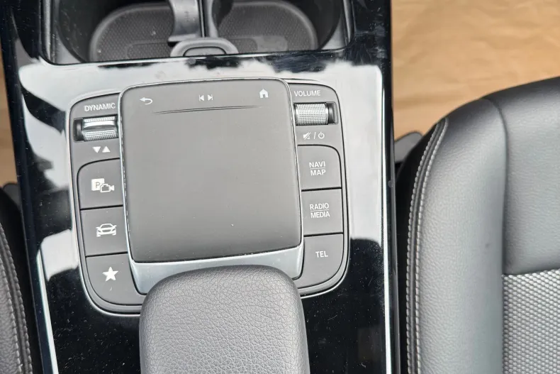 Mercedes-Benz CLA 200 (Clasa CLA) din 2020 cu 100.643 km - oferta MER222713 - foto 13