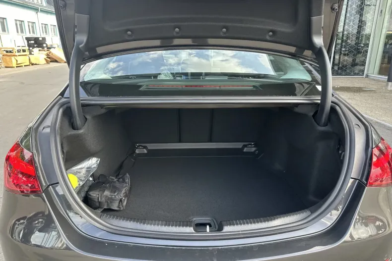 Mercedes-Benz C 180 (Clasa C) din 2026 cu 8 km - oferta MER222716 - foto 19