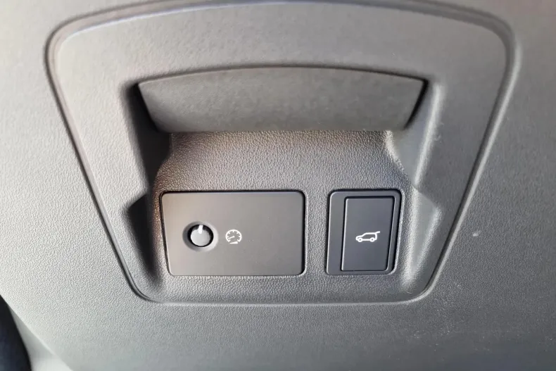 Land Rover Range Rover Velar din 2025 cu 3.850 km - oferta LAN222753 - foto 15