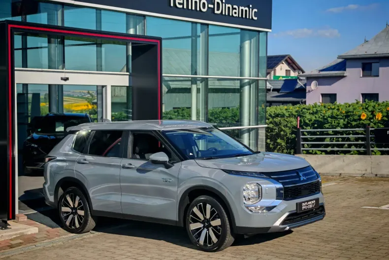 Mitsubishi Outlander din 2025 cu 48 km - oferta MIT222827 - foto 1