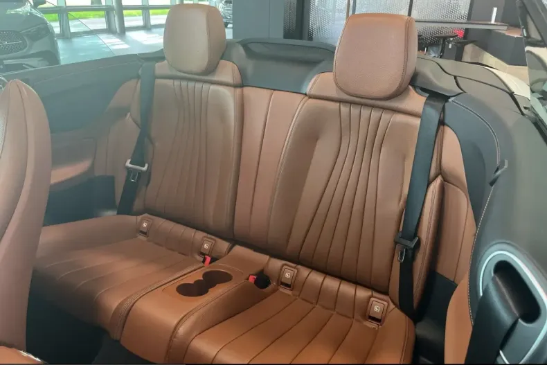 Mercedes-Benz E 300 (Clasa E) din 2021 cu 48.500 km - oferta MER222888 - foto 6
