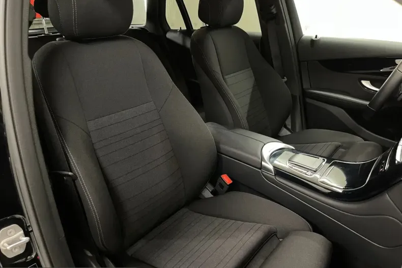 Mercedes-Benz GLC 200 (Clasa GLC) din 2021 cu 37.408 km - oferta MER222904 - foto 9