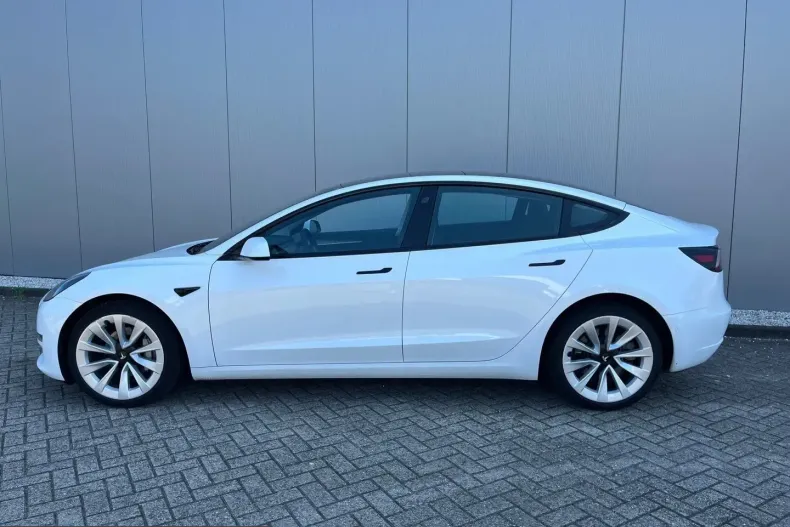 Tesla Model 3 din 2022 cu 70.570 km - oferta TES222950 - foto 1