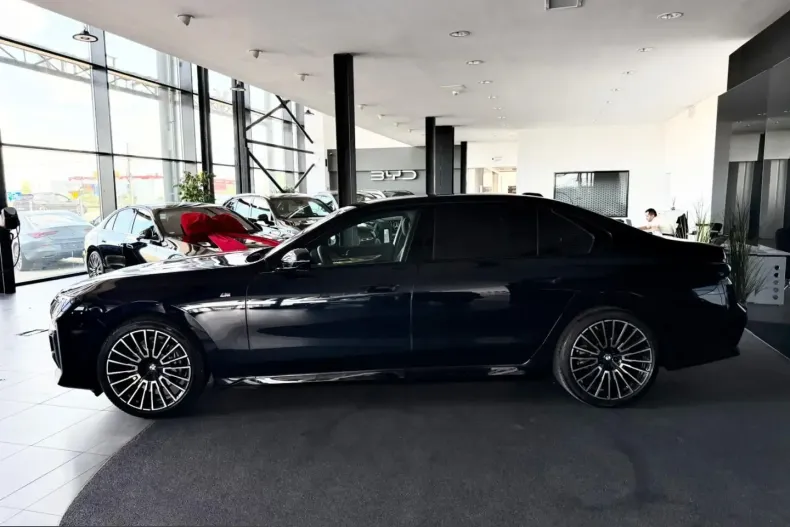 BMW 740d (Seria 7) din 2025 cu 27.480 km - oferta BMW222990 - foto 6