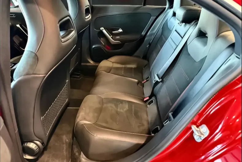 Mercedes-Benz CLA 200 (Clasa CLA) din 2024 cu 12.000 km - oferta MER222996 - foto 14