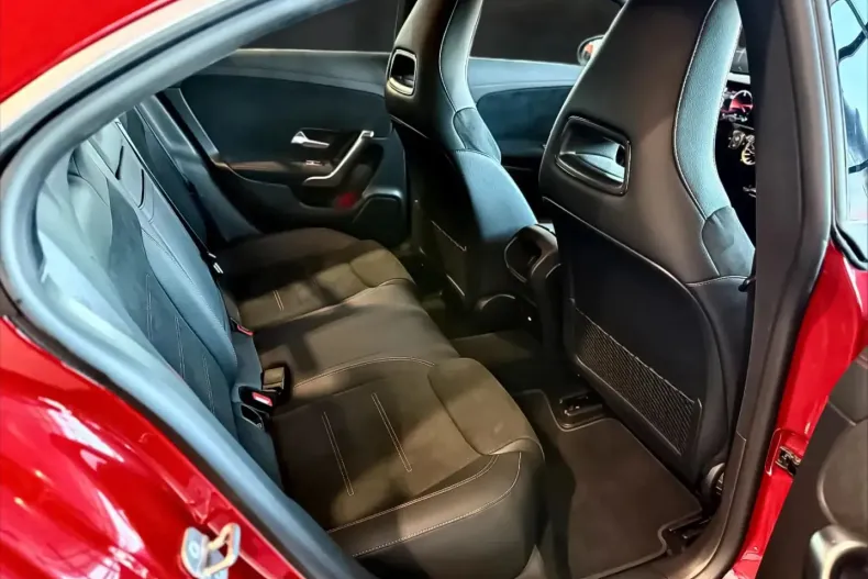 Mercedes-Benz CLA 200 (Clasa CLA) din 2024 cu 12.000 km - oferta MER222996 - foto 15