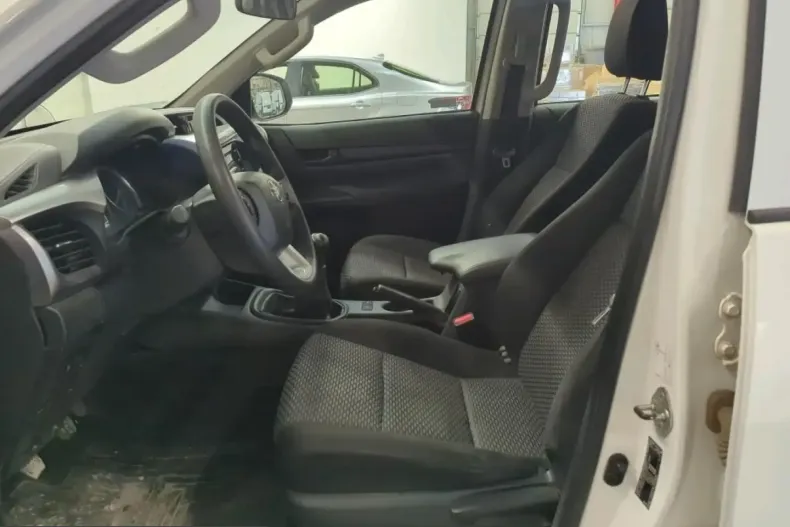 Toyota Hilux din 2023 cu 73.620 km - oferta TOY222998 - foto 3