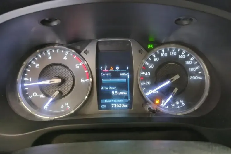 Toyota Hilux din 2023 cu 73.620 km - oferta TOY222998 - foto 5
