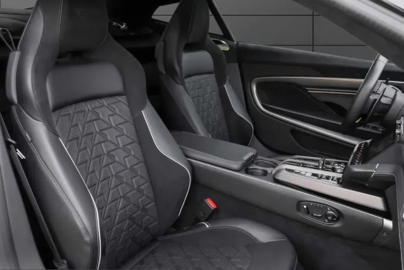 Aston Martin Vanquish din 2025 cu 5.999 km - oferta AST223017 - foto 2