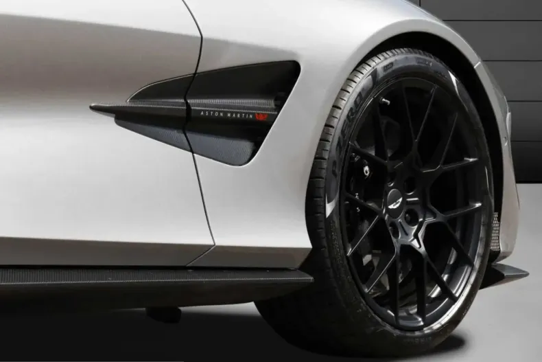 Aston Martin Vanquish din 2025 cu 5.999 km - oferta AST223017 - foto 12