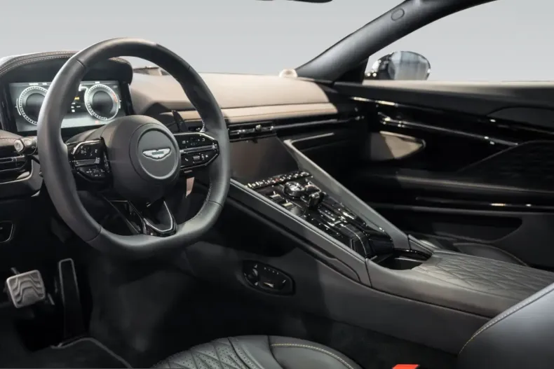Aston Martin DB12 din 2025 cu 2.500 km - oferta AST223018 - foto 4