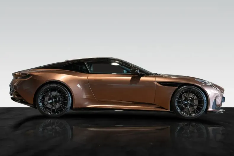 Aston Martin DB12 din 2025 cu 2.500 km - oferta AST223018 - foto 10