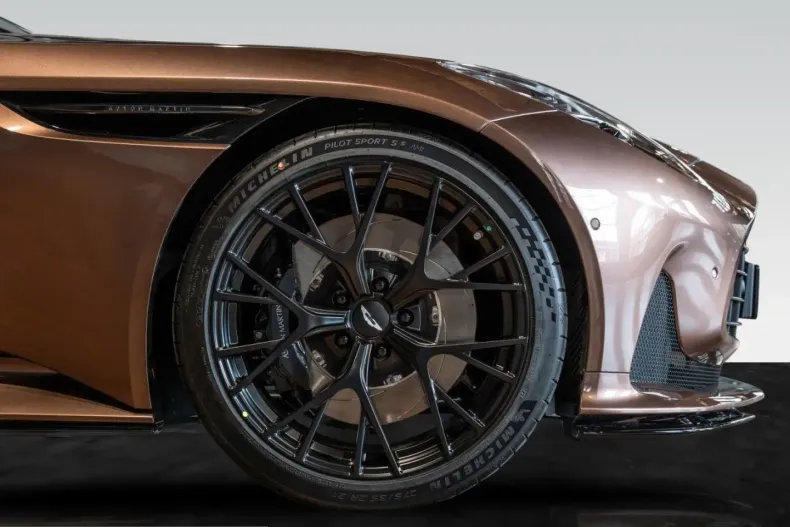 Aston Martin DB12 din 2025 cu 2.500 km - oferta AST223018 - foto 11