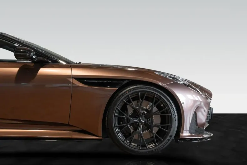 Aston Martin DB12 din 2025 cu 2.500 km - oferta AST223018 - foto 14
