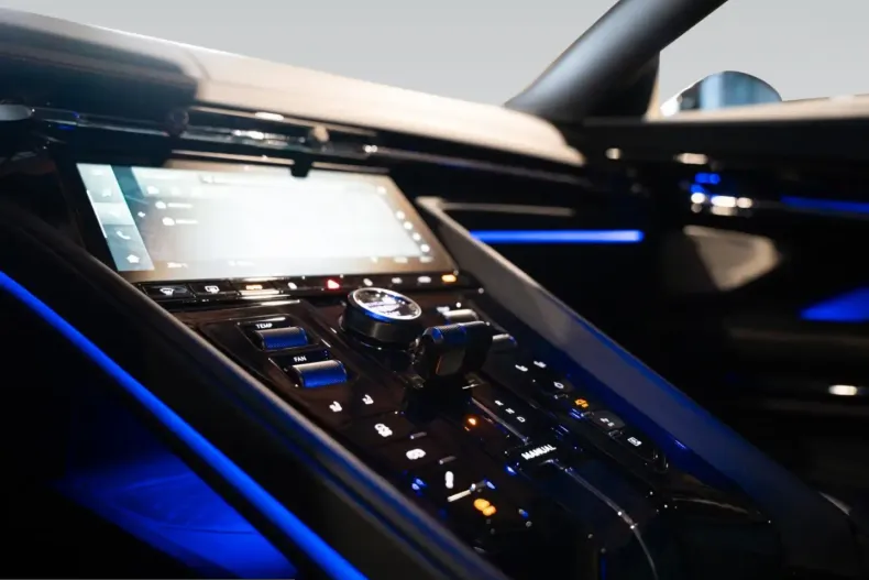 Aston Martin DB12 din 2025 cu 2.500 km - oferta AST223018 - foto 25