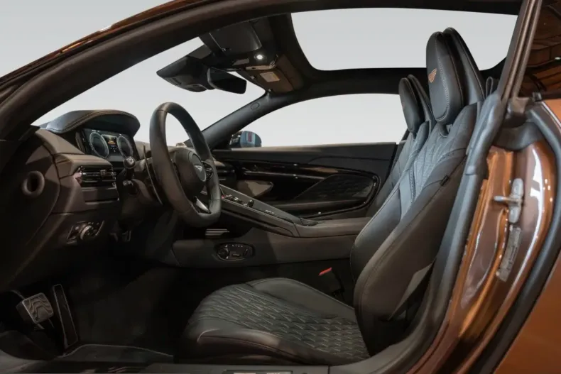 Aston Martin DB12 din 2025 cu 2.500 km - oferta AST223018 - foto 30