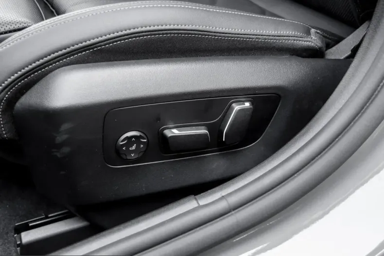 BMW 550 (Seria 5) din 2025 cu 19.812 km - oferta BMW223027 - foto 13