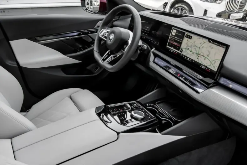 BMW 550 (Seria 5) din 2025 cu 23.842 km - oferta BMW223030 - foto 3