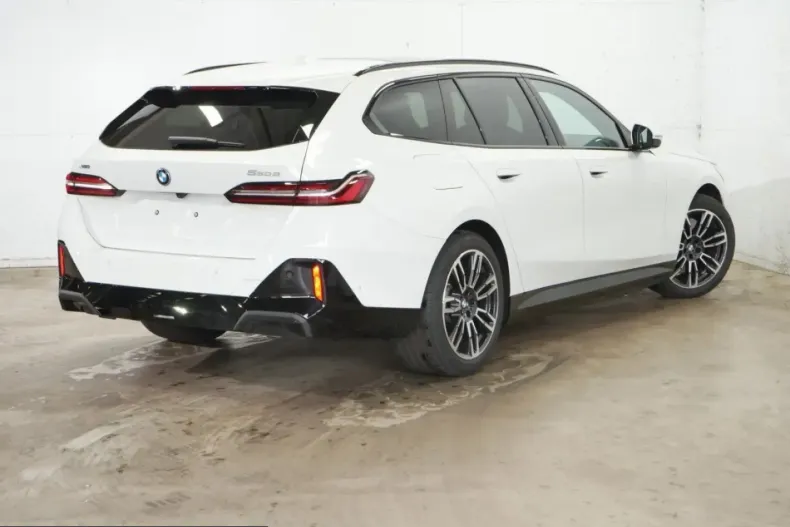 BMW 550 (Seria 5) din 2025 cu 13.440 km - oferta BMW223036 - foto 4