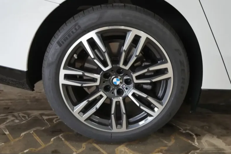BMW 550 (Seria 5) din 2025 cu 13.440 km - oferta BMW223036 - foto 5