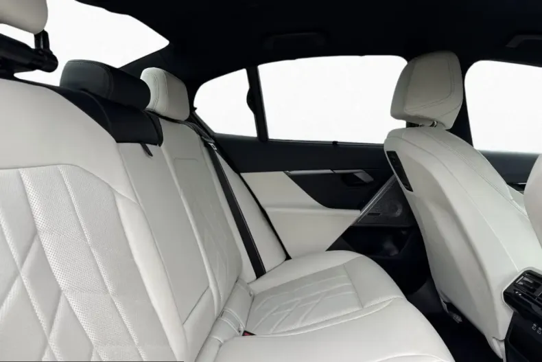 BMW 550 (Seria 5) din 2024 cu 81.865 km - oferta BMW223038 - foto 8