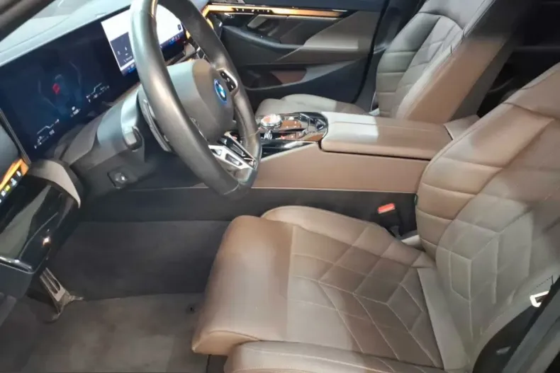 BMW 550 (Seria 5) din 2024 cu 114.090 km - oferta BMW223039 - foto 3