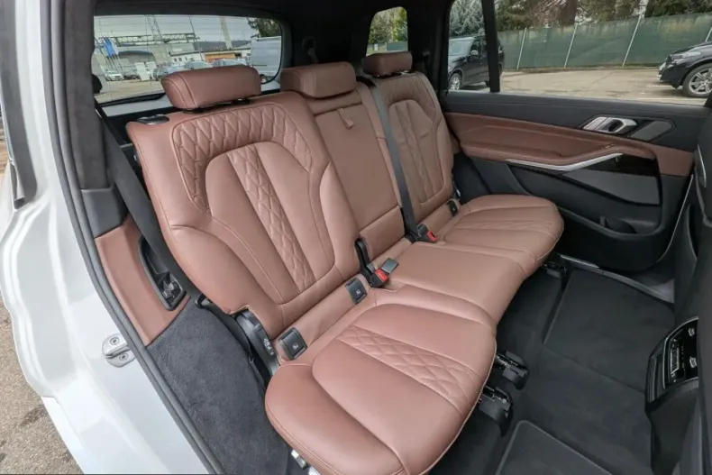 BMW X7 (Seria X) din 2025 cu 24.093 km - oferta BMW223116 - foto 11