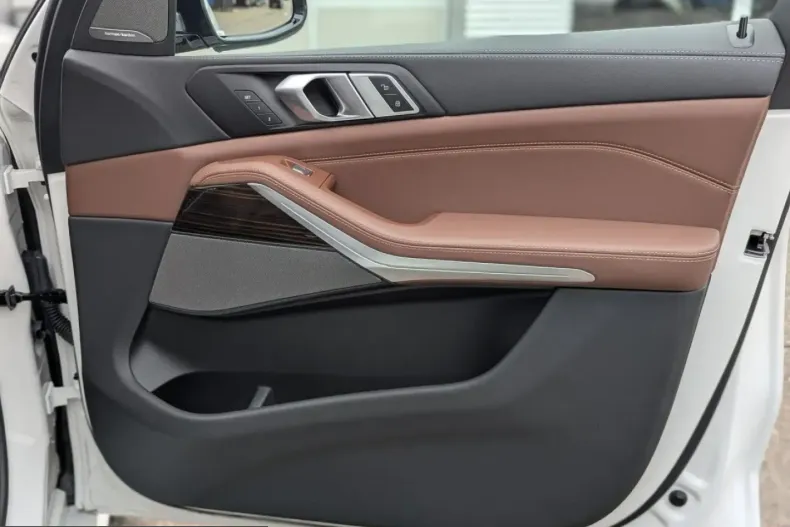 BMW X7 (Seria X) din 2025 cu 24.093 km - oferta BMW223116 - foto 17