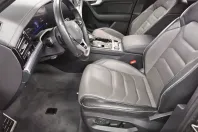 Volkswagen Touareg din 2022 cu 71.464 km - oferta VOL223123 - foto 9