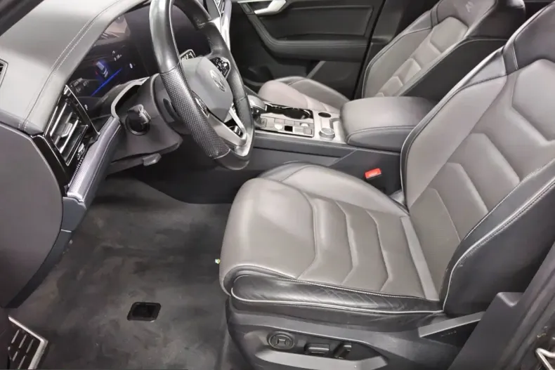 Volkswagen Touareg din 2022 cu 71.464 km - oferta VOL223123 - foto 9