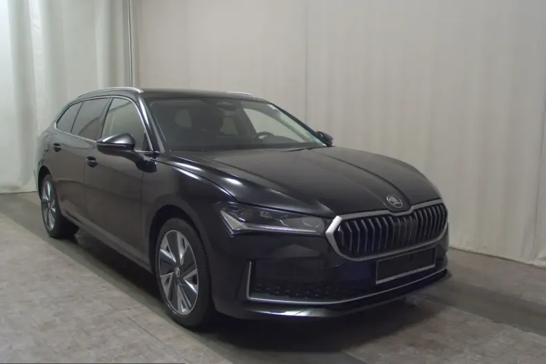 Skoda Superb din 2024 cu 12.208 km - oferta SKO223125 - foto 1