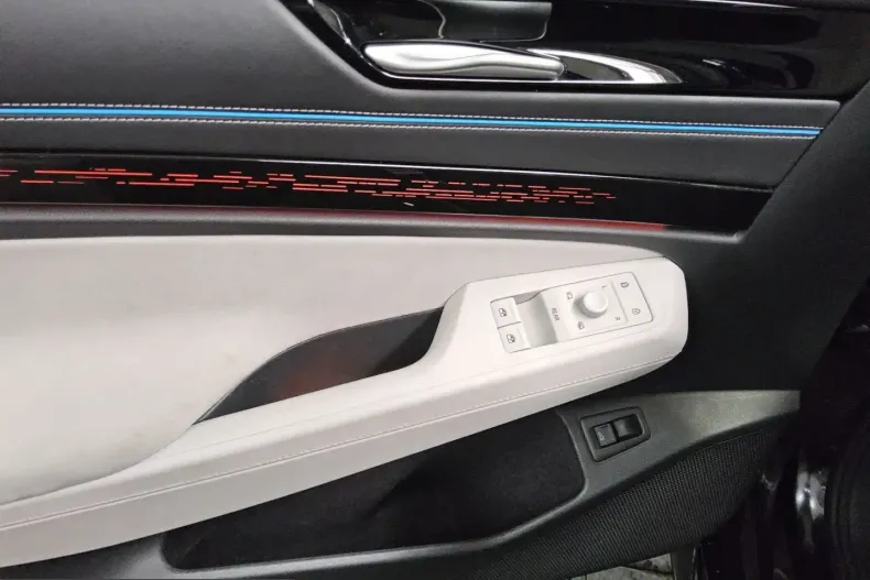 Volkswagen ID.7 din 2023 cu 72.080 km - oferta VOL223126 - foto 10
