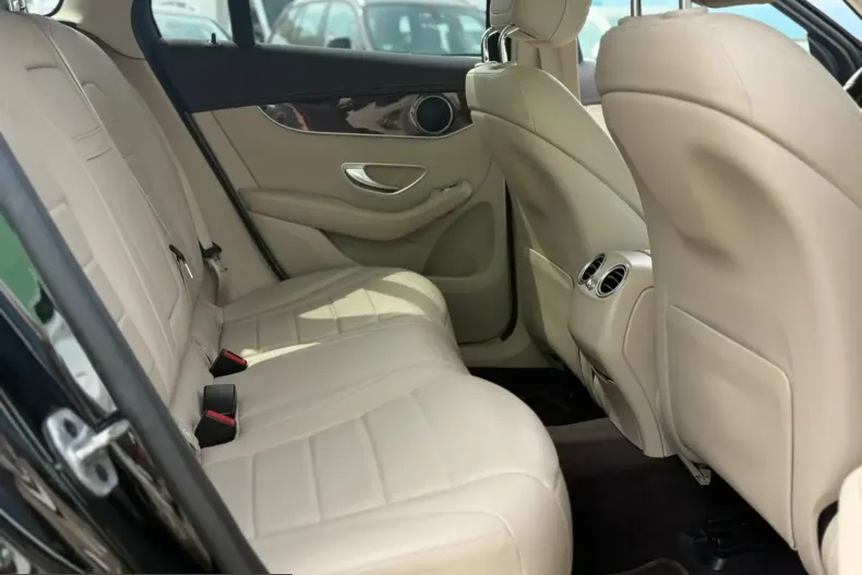 Mercedes-Benz GLC 200 (Clasa GLC) din 2022 cu 82.355 km - oferta MER223152 - foto 9