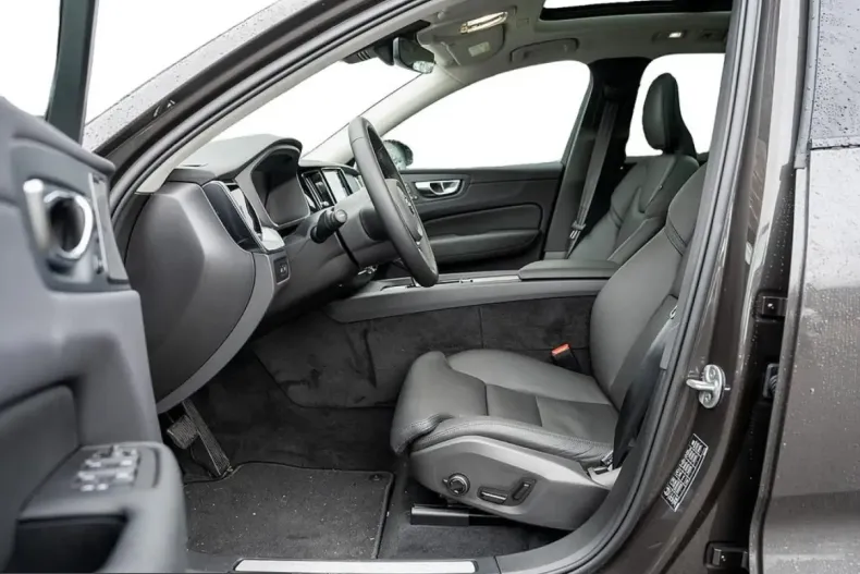 Volvo XC60 din 2024 cu 19.990 km - oferta VOL223155 - foto 6
