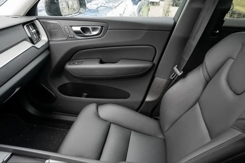 Volvo XC60 din 2024 cu 19.990 km - oferta VOL223155 - foto 18