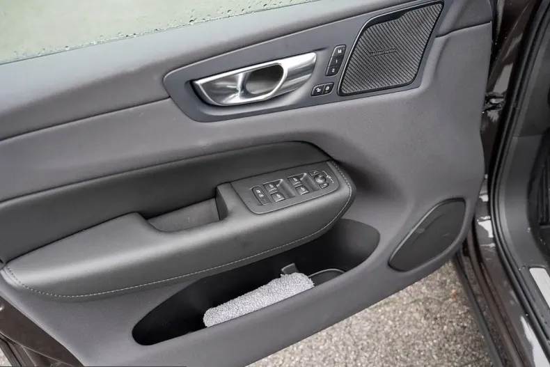 Volvo XC60 din 2024 cu 19.990 km - oferta VOL223155 - foto 20