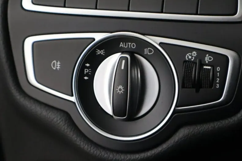 Mercedes-Benz V 220 (Clasa V) din 2022 cu 38.669 km - oferta MER223158 - foto 18